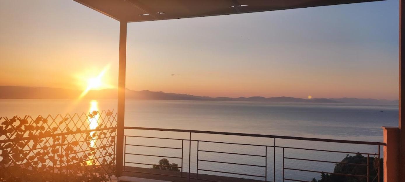 Simply Meraki Gytheian Apt With Panoramic Sea View Githio Exterior foto